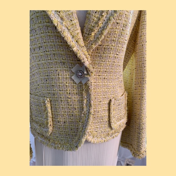 Gorgeous Spring Suit - Picture 2 of 6